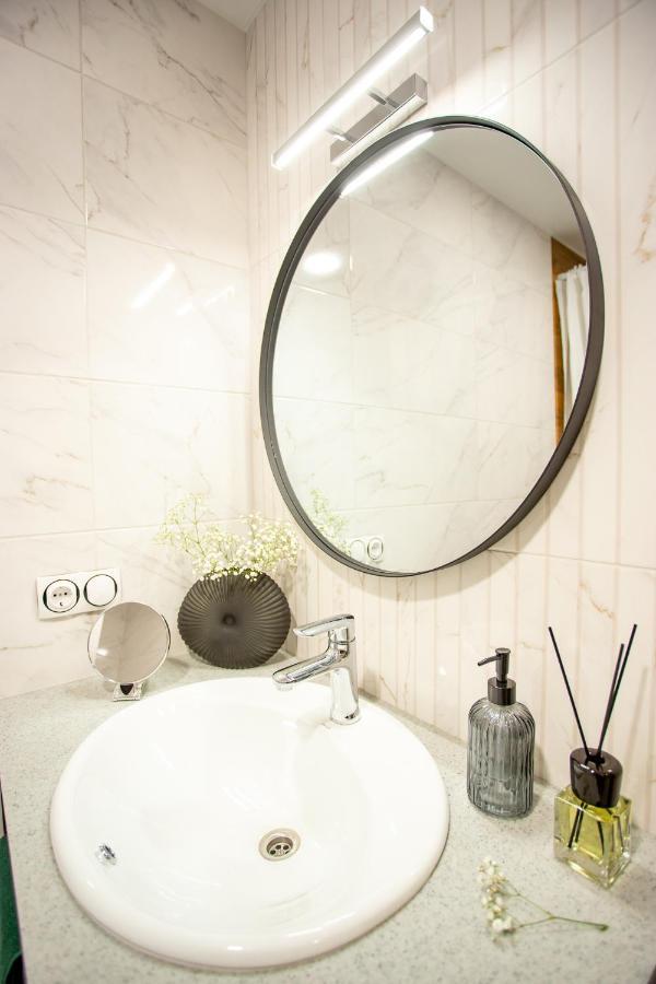 Luxury Apartment With 2 Bedrooms In The City Center Nikolayev Bagian luar foto